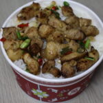 ข้าวหมูสามชั้นคั่วพริกเกลือ